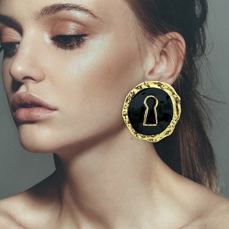 여성을위한 과장된 검은 에나멜 합금 라운드 스터드 귀걸 - Vintage Collectible Jewelry 리뷰 및 가격